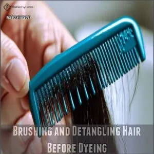 Brushing and Detangling Hair Before Dyeing